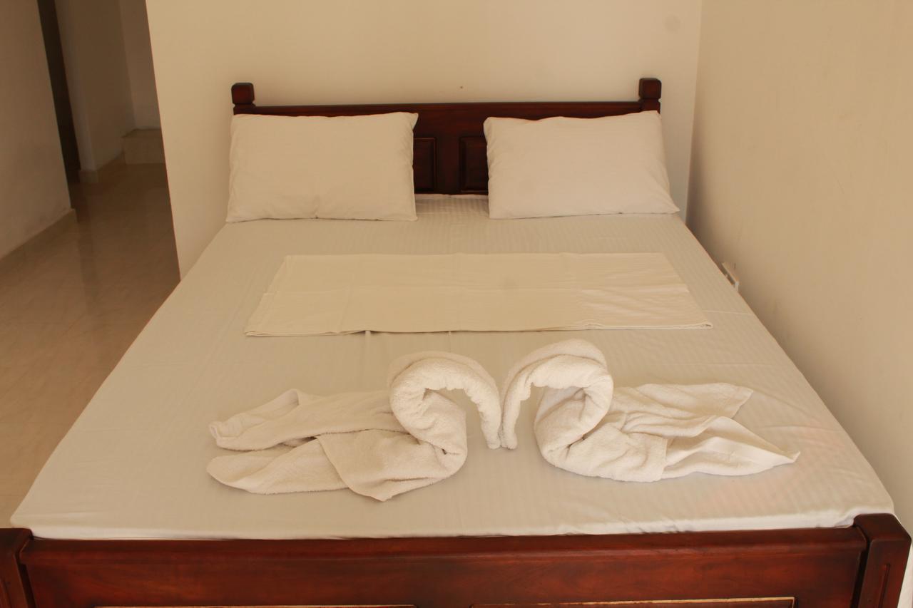 Pearl City Hotel Tissamaharama Esterno foto