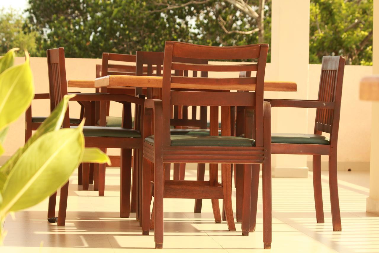 Pearl City Hotel Tissamaharama Esterno foto